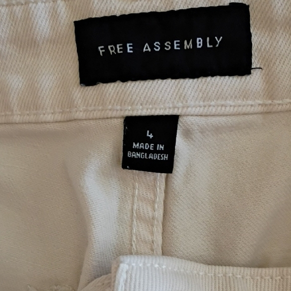 High Waist Cream Shorts with Sturdy Construction - Picture 3 of 4